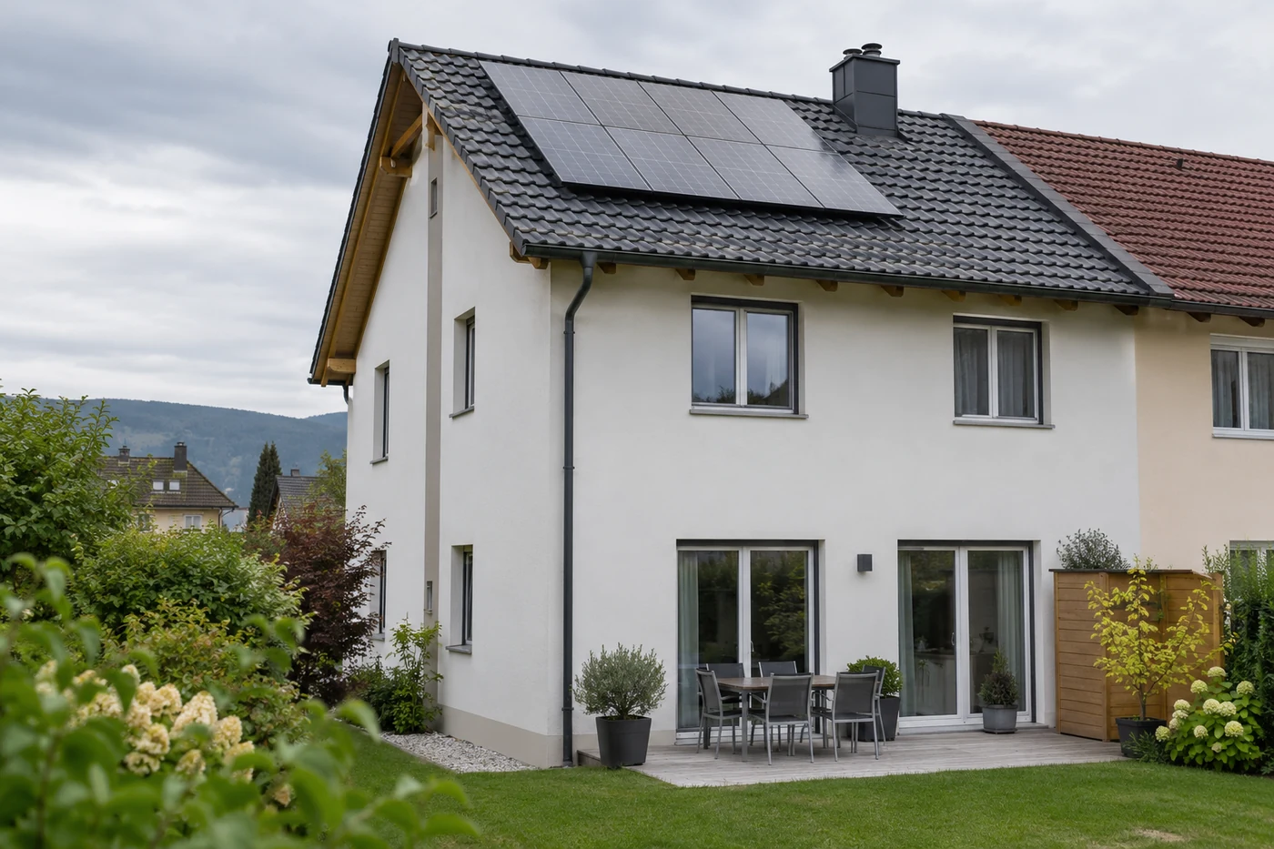 Solaranlage auf dem Dach eines Reihenhauses